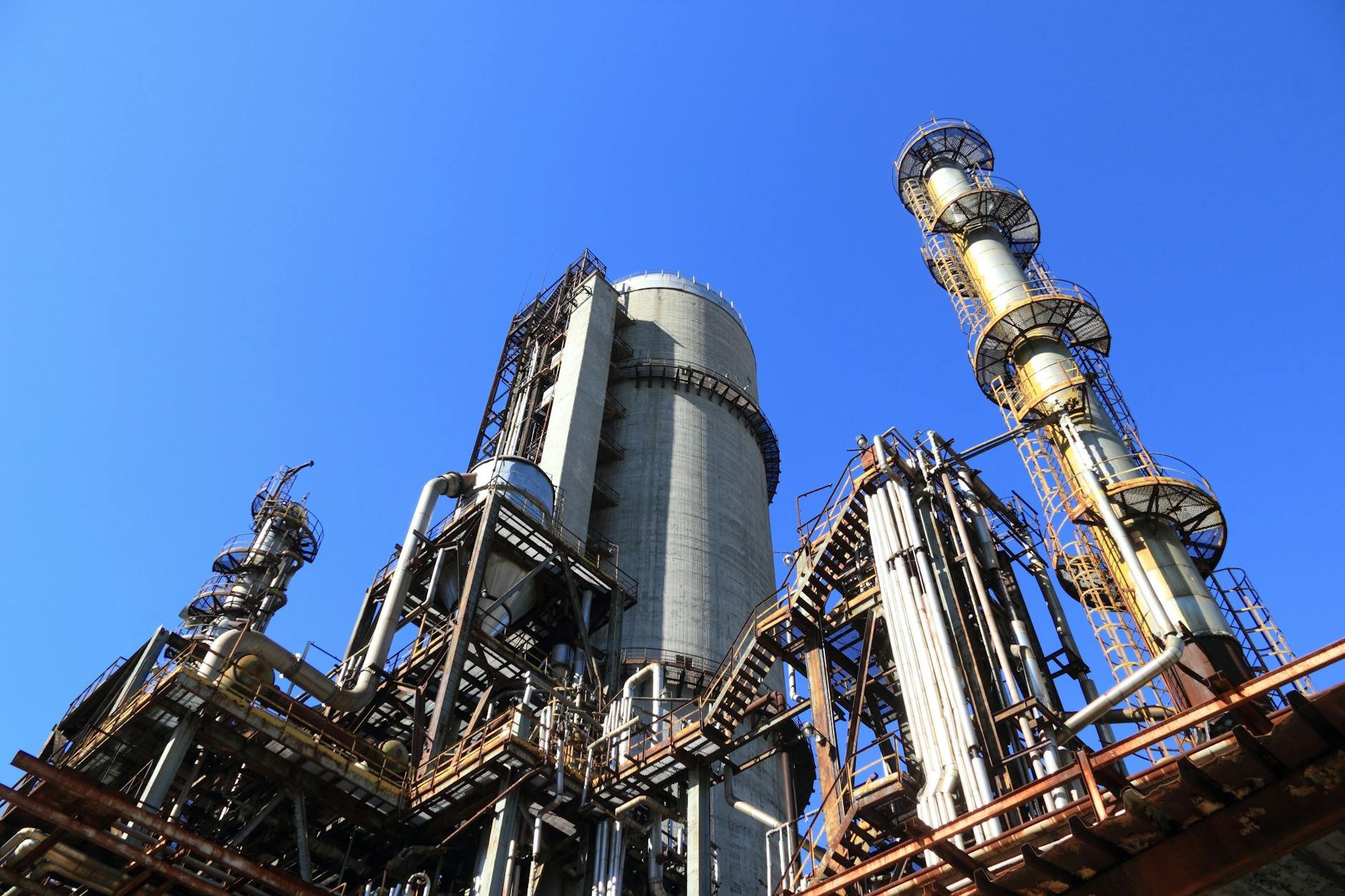 Africa’s Richest Man Nears Full Capacity at Dangote Refinery: A New Era for Nigerian Energy and Regional Markets